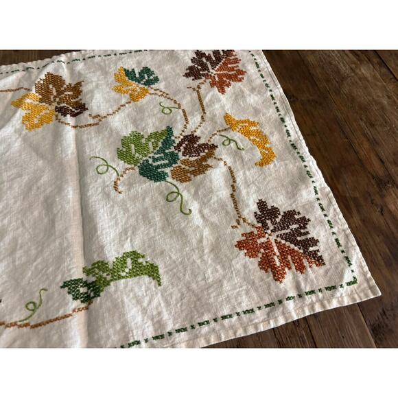 Vintage Embroidered Table Runner Fall Leaves - Picture 2 of 5